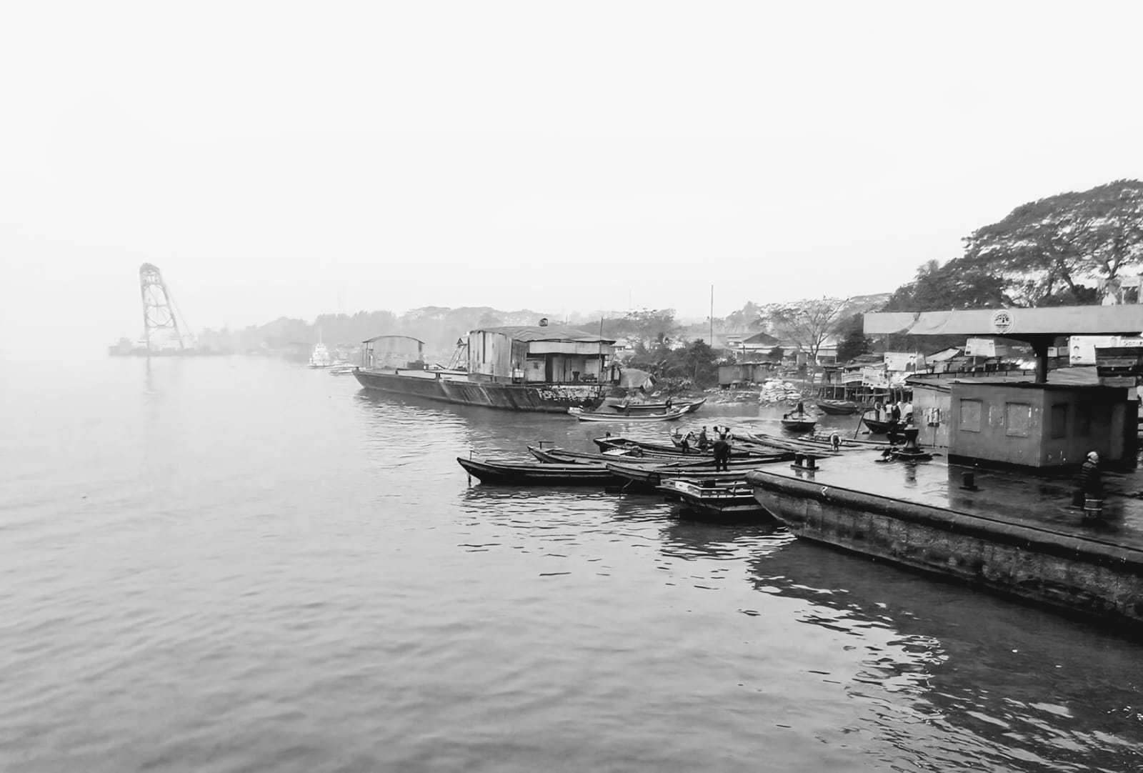 বরিশাল শহরের ব্যস্ত স্টিমার ঘাট